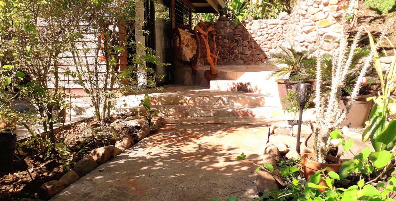 Hotel Haere Mai I Te Fare Teavaro Exterior foto